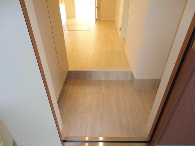 物件内観写真28　(玄関)