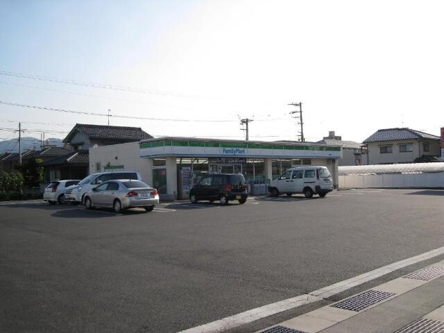 物件外観写真5　(ファミリーマート福山曙店（コンビニ）まで610ｍ)