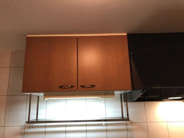 物件内観写真19　(キッチン上吊り戸棚)