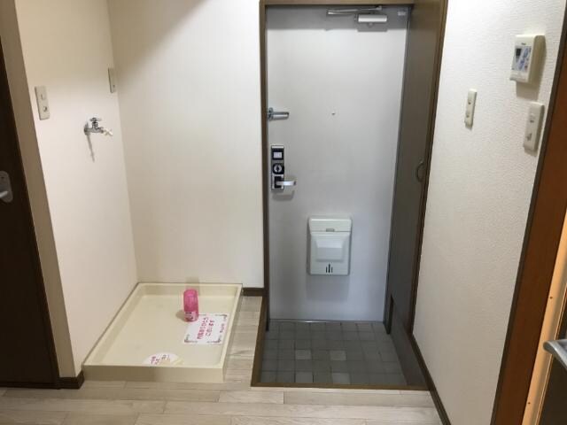 物件内観写真22　(玄関)