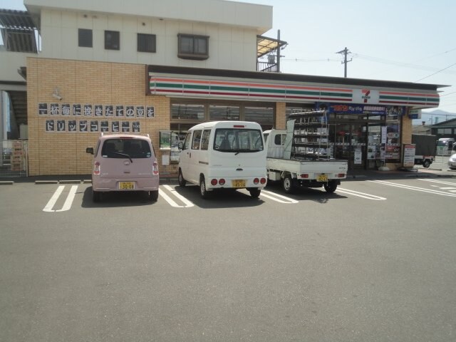 物件外観写真4　(セブンイレブン福山手城店（コンビニ）まで301ｍ)
