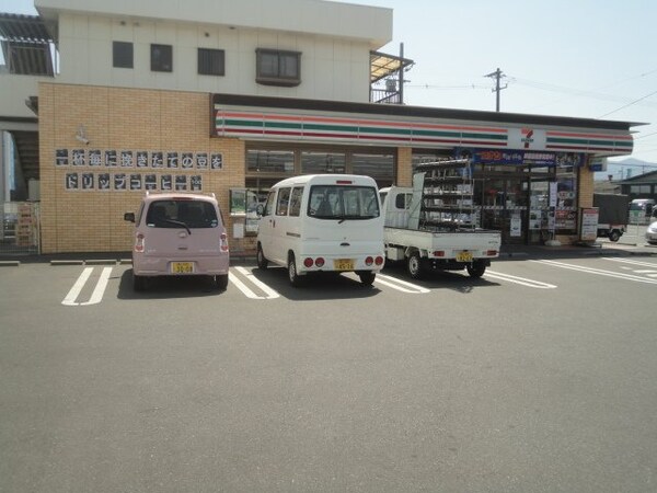 周辺環境(セブンイレブン福山手城店（コンビニ）まで301ｍ)