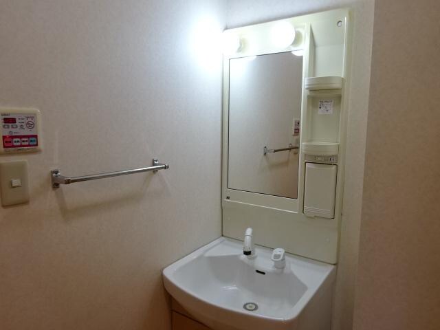 物件内観写真15　(洗髪洗面化粧台)