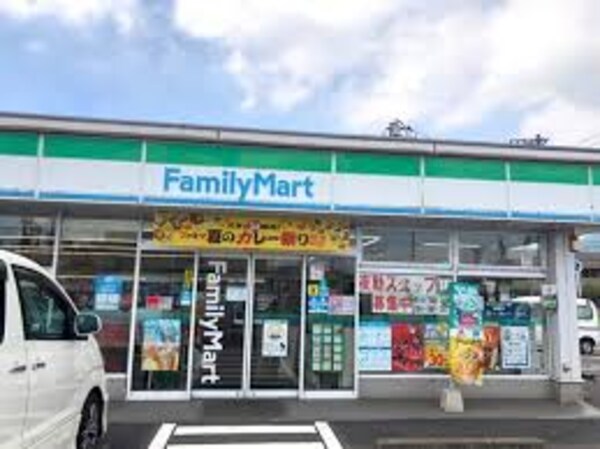 周辺環境(ファミリーマート 新涯中央店 667m)
