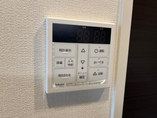 物件内観写真21　(給湯器リモコン)