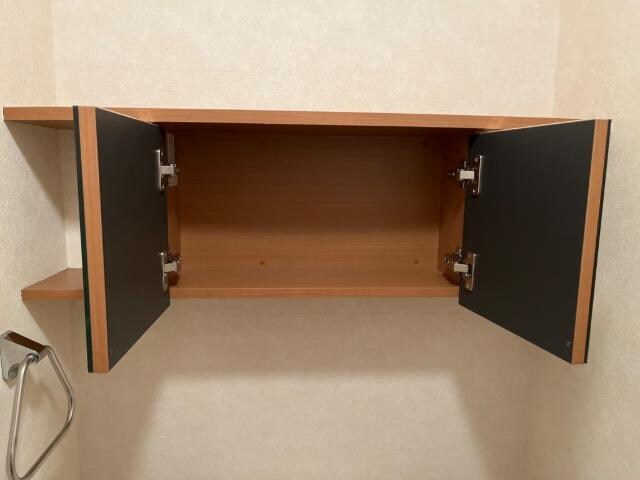 物件内観写真26　(トイレ収納)