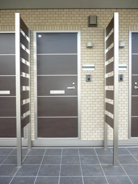 物件内観写真4　(玄関ドア)