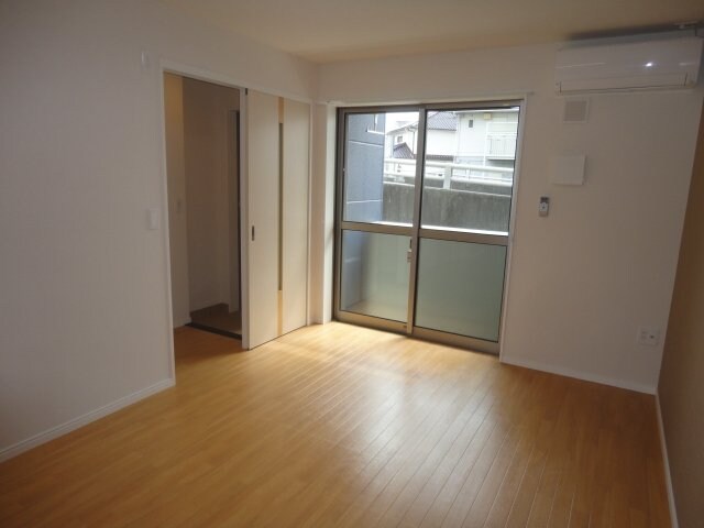 物件内観写真3　(LDK（12.6帖）)