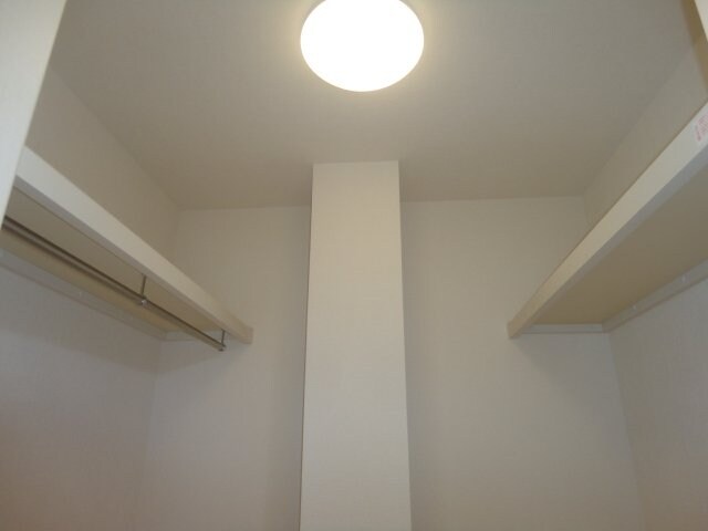 物件内観写真4　(ウォークインクローゼット)