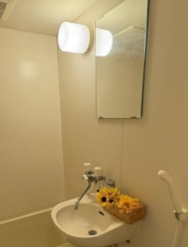 物件内観写真9　(ゆったりとスペースのある洗面所)