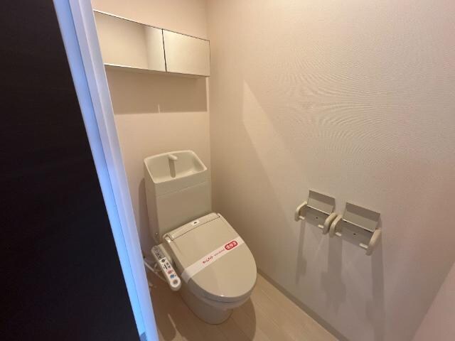 物件内観写真16　(シャワー付トイレ)