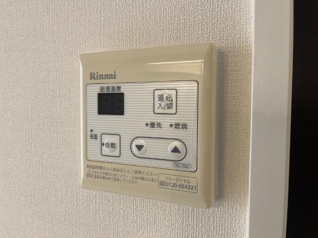 物件内観写真20　(給湯器リモコン)