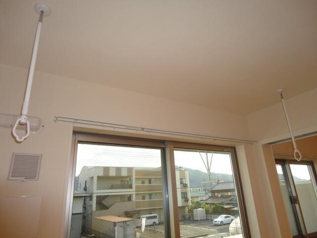 物件内観写真23　(室内物干し)