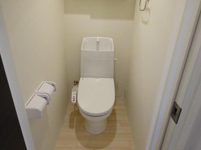 物件内観写真14　(シャワー付トイレ)