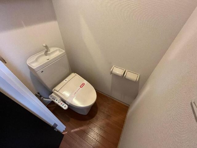 物件内観写真14　(シャワー付トイレ)