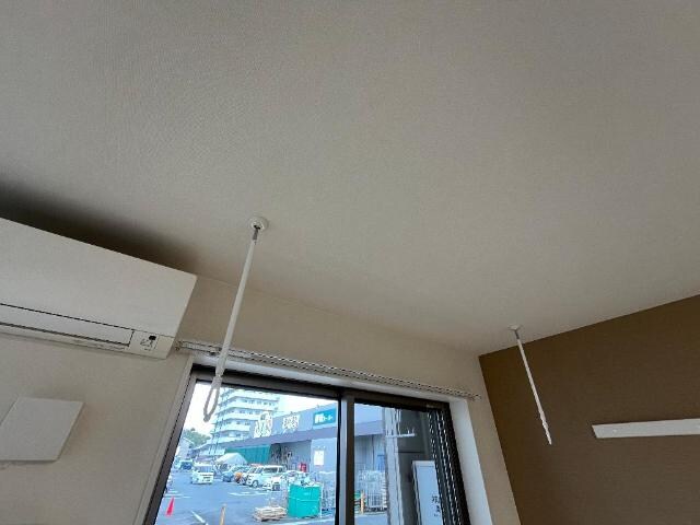 物件内観写真21　(室内物干し金物)