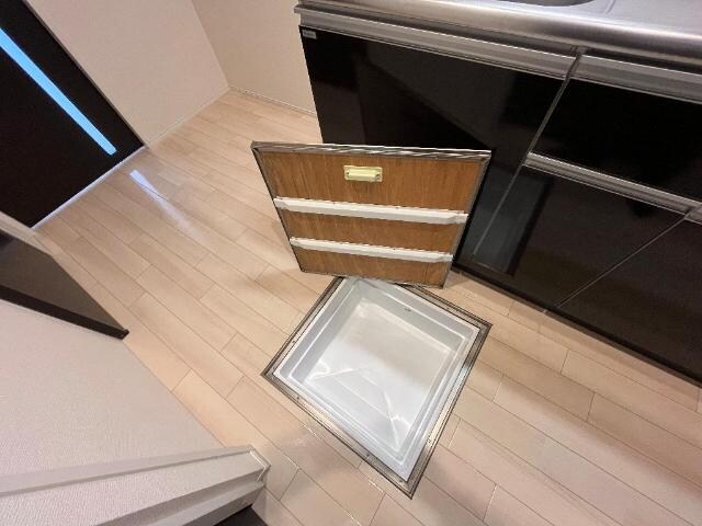 物件内観写真24　(床下収納)