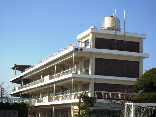 物件外観写真8　(笠岡市立中央小学校まで1000m)