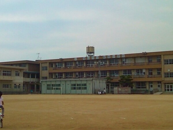 周辺環境(駅家小学校まで650m)
