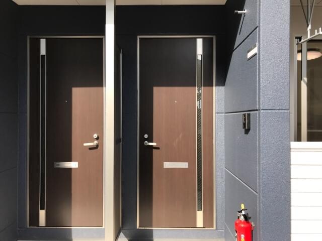 物件内観写真11　(玄関)