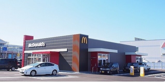 物件外観写真4　(マクドナルド白鳥店さんまで900m)