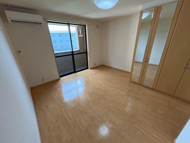 物件内観写真18　(洋室)