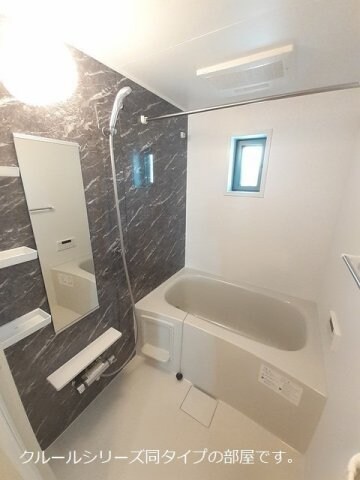 物件内観写真12　(日々の疲れを癒すお風呂付です)