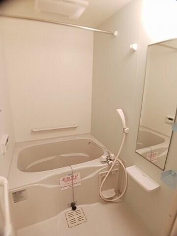 物件内観写真11　(日々の疲れを癒すお風呂付です)