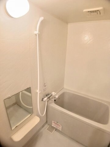 物件内観写真11　(きれいなお風呂です)