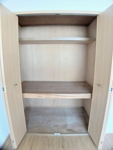 物件内観写真14　(大きなスペースがあり、収納には困りません)