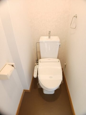 物件内観写真16　(コンパクトで使いやすいトイレです)