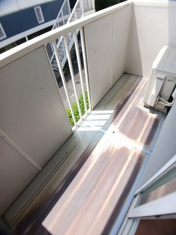 物件内観写真18　(バルコニーからの眺めを楽しみながら食事をしませんか)