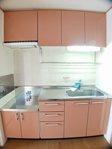 物件内観写真10　(コンパクトなキッチンで掃除もラクラク)