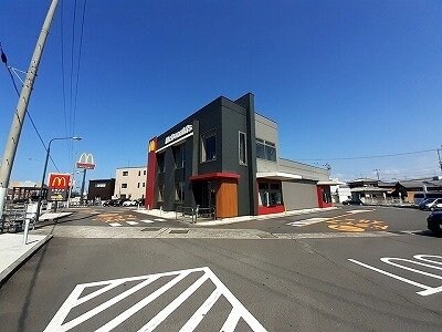 物件外観写真5　(マクドナルド円座店まで2100m)