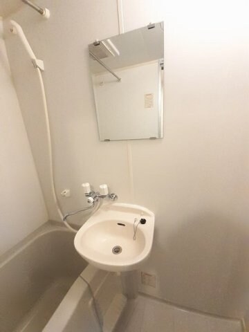 物件内観写真17　(コンパクトで使いやすい洗面所)