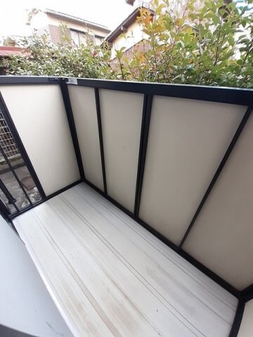 物件内観写真18　(暖かな日差しのふりそそぐバルコニー)