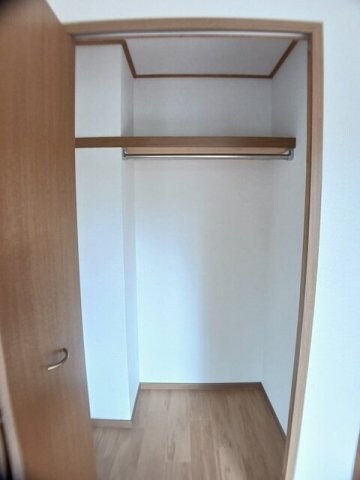 物件内観写真14　(たっぷりとした収納スペースです)