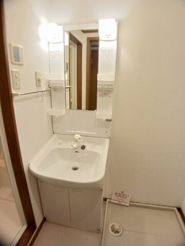 物件内観写真17　(脱衣スペースもあります)