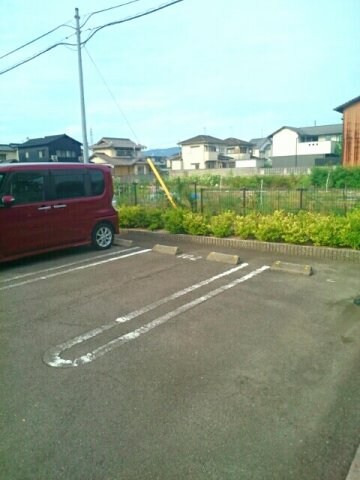 物件外観写真2　(駐車場があります)