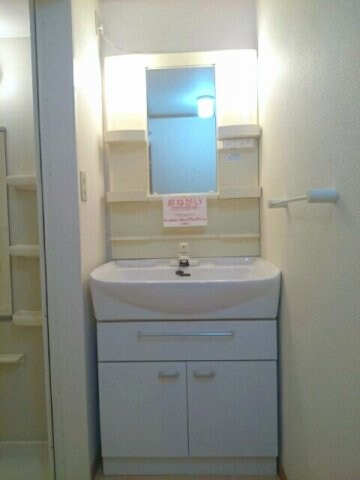 物件内観写真15　(コンパクトで使いやすい洗面所)