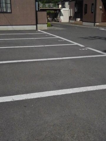 物件外観写真2　(駐車場完備です)