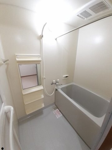 物件内観写真11　(日々の疲れを癒すお風呂付です)