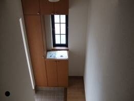 物件内観写真15　(ゆったりとした玄関です)