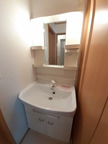 物件内観写真17　(コンパクトで使いやすい洗面所)