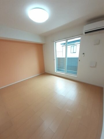 物件内観写真9　(ゆったり過ごせる居間です)