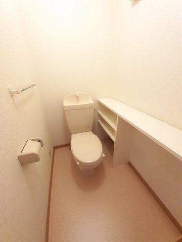 物件内観写真16　(シンプルで使いやすいトイレです)