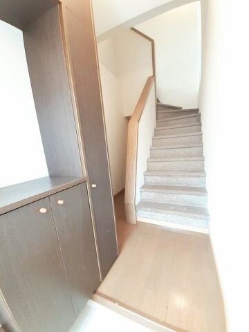 物件内観写真15　(明るい玄関です)