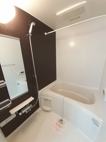 物件内観写真11　(ゆったり過ごせるお風呂です)