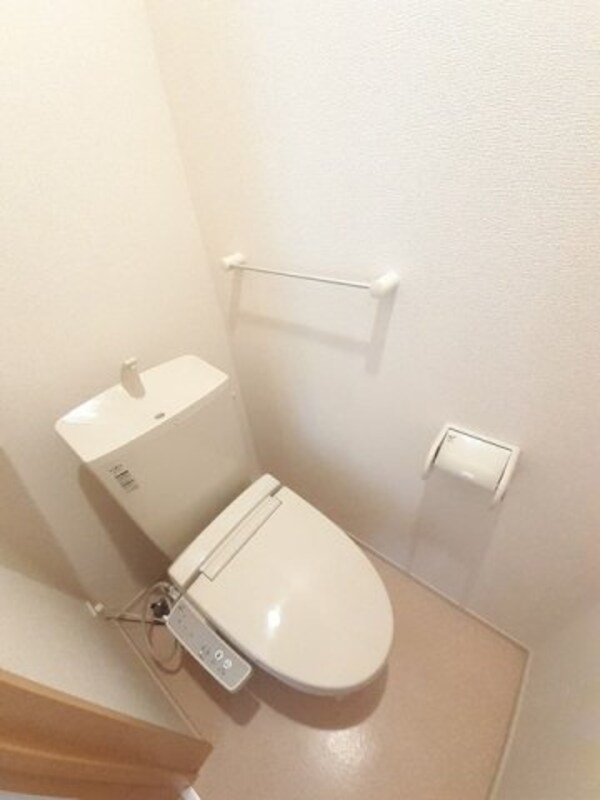 トイレ(落ち着いた色調のトイレです)