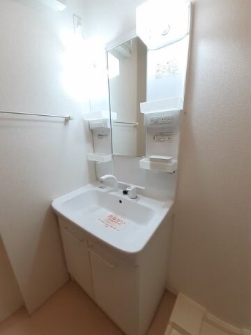 物件内観写真17　(忙しい朝には欠かせない洗面所です)